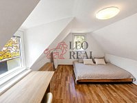 Prodej útulné zrekonstruované chaty u řeky Úslavy, Žďár u Blovic - podkroví.jpg