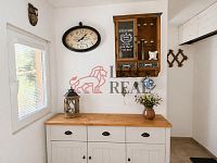 Prodej útulné zrekonstruované chaty u řeky Úslavy, Žďár u Blovic - předsín1.jpg