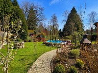 Prodej útulné zrekonstruované chaty u řeky Úslavy, Žďár u Blovic - zahrada1.jpg