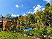 Prodej útulné zrekonstruované chaty u řeky Úslavy, Žďár u Blovic - zahrada2.jpg