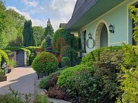 Prodej rodinného domu 350 m², pozemek 918 m² - 2.jpg