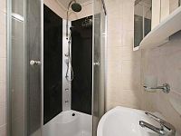 Pronájem bytu 1+kk, 20 m² – Sokolov, ul. Švabinského (po rekonstrukci) - 20fc6042-5ae8-43c8-be6b-321f8985cd76.jpg