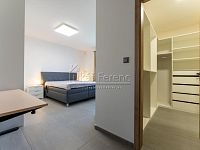 Prodej, rodinný dům, dispozice 4+kk/Garáž, terasa, bazén, pozemek 1690 m2 - UNHOST10.jpg