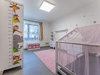 Prodej, rodinný dům, dispozice 4+kk/Garáž, terasa, bazén, pozemek 1690 m2 - UNHOST11.jpg