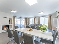Prodej, rodinný dům, dispozice 4+kk/Garáž, terasa, bazén, pozemek 1690 m2 - UNHOST4.jpg