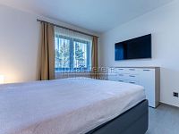 Prodej, rodinný dům, dispozice 4+kk/Garáž, terasa, bazén, pozemek 1690 m2 - UNHOST9.jpg