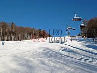 Aparmán 2+kk s balkónem v lyžařském středisku na Šumavě - sjezdovka.jpg
