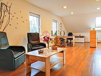 Kancelář či služby v klidné části Kopřivnice – 42 m² s parkováním