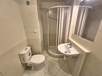 Pronájem 1+kk, 20 m² – centrum Liberce, ul. Vaňurova - 20260611_141541.jpg