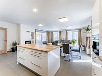 Prodej, rodinný dům, dispozice 4+kk/Garáž, terasa, bazén, pozemek 1690 m2, Na Lukách, Unhošť - UNHOST2.jpg