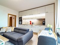 Pronájem, byt 2+kk, 48 m², balkón a garážové stání, ul. Pšeničná, Hostivice (Pets Friendly) - 1774887976-7844.jpg