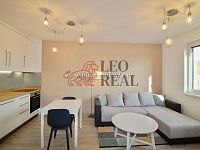Pronájem luxusního bytu 2+kk, zařízený, 63 m², šatna, lodžie, garáž, Strnadových, Vysočany, Praha 9 - 11.jpg