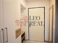 Pronájem luxusního bytu 2+kk, zařízený, 63 m², šatna, lodžie, garáž, Strnadových, Vysočany, Praha 9 - 28.jpg
