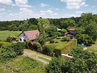 Prodej, rekreační chata, 2+1, 55 m², pozemek 376 m², ul. Na Lesích, Vráž u Berouna - dji_fly_20260713_125302_610_1783941112702_photo_optimized.jpg