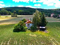 Krásně zrekonstruovaná chata 2+kk, 47 m2 + zahrada + zahradní domek - a.JPG