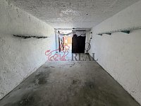Pronájem garáže s elektřinou v Ostravě-Mariánských Horách - IMG_4354.jpg