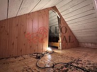 Prodej útulné rekreační chaty se zahradou 486 m² – Jesenice, Osnice - IMG_5840.jpeg