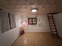 Prodej útulné rekreační chaty se zahradou 486 m² – Jesenice, Osnice - IMG_5849.jpeg