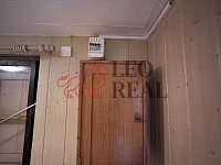 Prodej útulné rekreační chaty se zahradou 486 m² – Jesenice, Osnice - IMG_5851.jpeg