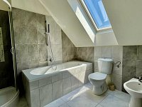 Pronájem velkého bytu 2+kk s parkovištěm v centru Uh.Hradiště - E3ADA806-089D-4767-B32D-C8FDA10909AC_1_201_a.jpeg
