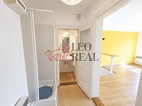 Pronájem  1+kk, 24 m², se zahradou, Praha 10 – Strašnice, ul. Kounická - chodba.jpg
