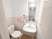 Pronájem  1+kk, 24 m², se zahradou, Praha 10 – Strašnice, ul. Kounická - koupelna.jpg
