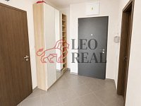 Pronájem bytu 2+kk (56 m²) s terasou (30 m²) a možností garážového stání – Malý Háj - 9 (kopie).jpg