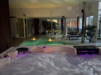 CELÝ RESORT SE SOUKROMÝM WELLNESS JEN PRO VÁS, 15.000 Kč/noc včetně zahrady, grilu a dalších služeb - IMG_1010.jpeg