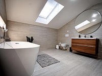 CELÝ RESORT SE SOUKROMÝM WELLNESS JEN PRO VÁS, 15.000 Kč/noc včetně zahrady, grilu a dalších služeb - IMG_1017.jpeg