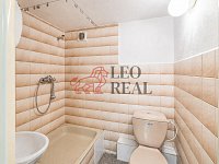 Komerční prostor 34 m² s výlohou a zázemím, Praha 10 – Strašnice - koupelna1.jpg