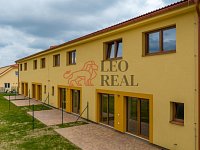 ½ rodinného domu o dispozici 5+kk, 150 m2 + zahrada + 2 parkovací stání - DJI_0111.jpg
