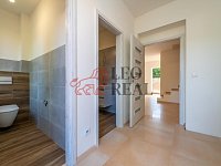½ rodinného domu o dispozici 5+kk, 150 m2 + zahrada + 2 parkovací stání - RDK_2883.jpg