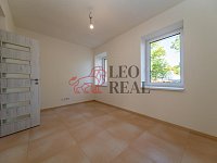 ½ rodinného domu o dispozici 5+kk, 150 m2 + zahrada + 2 parkovací stání - RDK_2896.jpg