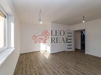 ½ rodinného domu o dispozici 5+kk, 150 m2 + zahrada + 2 parkovací stání - RDK_2910.jpg