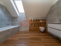 ½ rodinného domu o dispozici 5+kk, 150 m2 + zahrada + 2 parkovací stání - RDK_2921.jpg