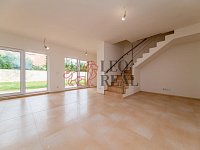 ½ rodinného domu o dispozici 5+kk, 150 m2 + zahrada + 2 parkovací stání - RDK_3907.jpg