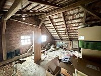 Chalupa se zahradou a garáží u města Chrast v obci Hlína - část půdy.jpeg