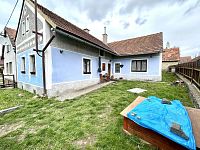 Chalupa se zahradou a garáží u města Chrast v obci Hlína - dům přední část.jpeg