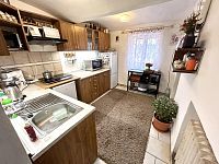 Chalupa se zahradou a garáží u města Chrast v obci Hlína - kuchyň foto 1.jpeg