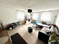 Chalupa se zahradou a garáží u města Chrast v obci Hlína - obývací pokoj foto 2.jpeg