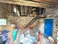 Chalupa se zahradou a garáží u města Chrast v obci Hlína - dílna a vstup na půdu.jpeg