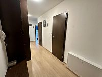 Bydlení, které působí jako dům – ne jako panelák. Přesně tohle nabízí tento výjimečný byt 3+kk - IMG_5935.jpeg