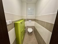 Bydlení, které působí jako dům – ne jako panelák. Přesně tohle nabízí tento výjimečný byt 3+kk - IMG_5938.jpeg