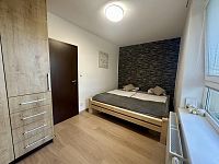 Bydlení, které působí jako dům – ne jako panelák. Přesně tohle nabízí tento výjimečný byt 3+kk - IMG_5942.jpeg
