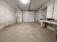 Prodej rodinný dům 302 m², pozemek 1 071 m² - Garáž 1.jpg