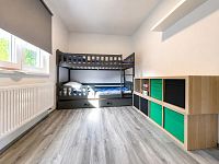 Prodej moderní rekreační chaty 52 m², pozemek 498 m² v Týništi nad Orlicí - Dětský pokoj 1.jpg