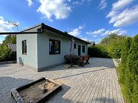 Prodej moderní rekreační chaty 52 m², pozemek 498 m² v Týništi nad Orlicí - Foto z venku 2.jpg