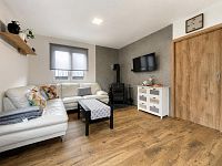 Prodej moderní rekreační chaty 52 m², pozemek 498 m² v Týništi nad Orlicí - Obývací pokoj 2.jpg