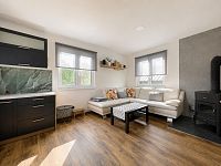 Prodej moderní rekreační chaty 52 m², pozemek 498 m² v Týništi nad Orlicí - Obývací pokoj 3.jpg