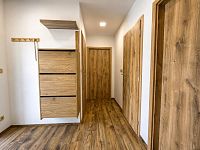 Prodej moderní rekreační chaty 52 m², pozemek 498 m² v Týništi nad Orlicí - Vstupní chodba 1.jpg